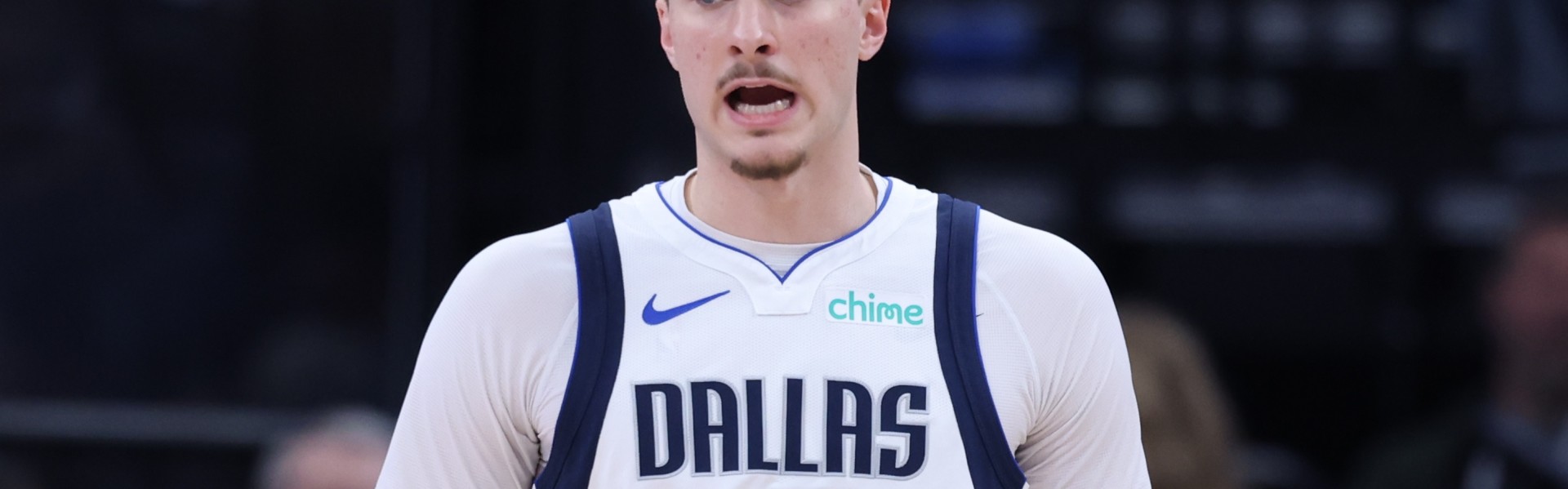 杏彩体育-核心互飙！小波特半场8中4拿12分3板 弗拉格10中7轰下18分4板