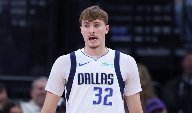 杏彩体育-核心互飙！小波特半场8中4拿12分3板 弗拉格10中7轰下18分4板